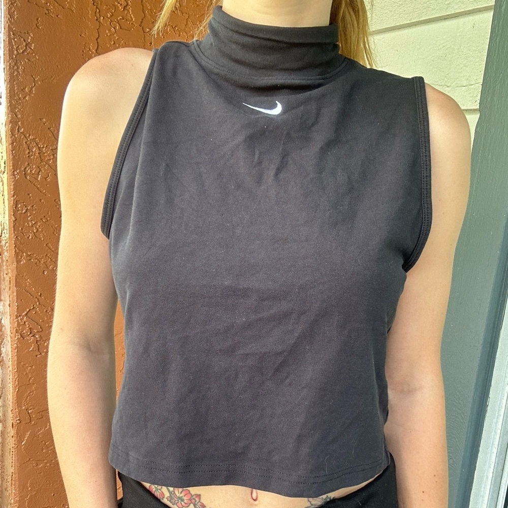Nike Turtle Neck High Sleeveless Crop Top Black White Workout Fitness Active